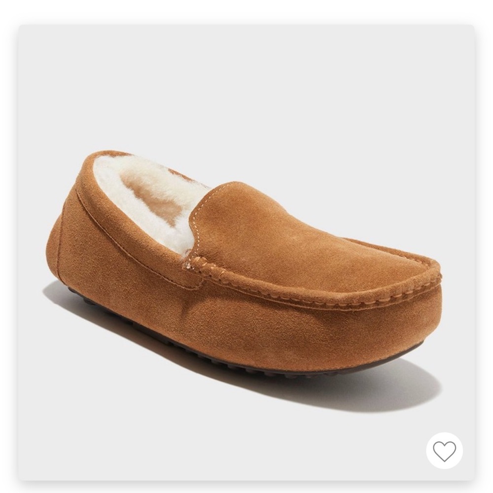 dluxe by dearfoams Men's Nelson Shearling
Moccasin Slippers - Chestnut 11 & 13